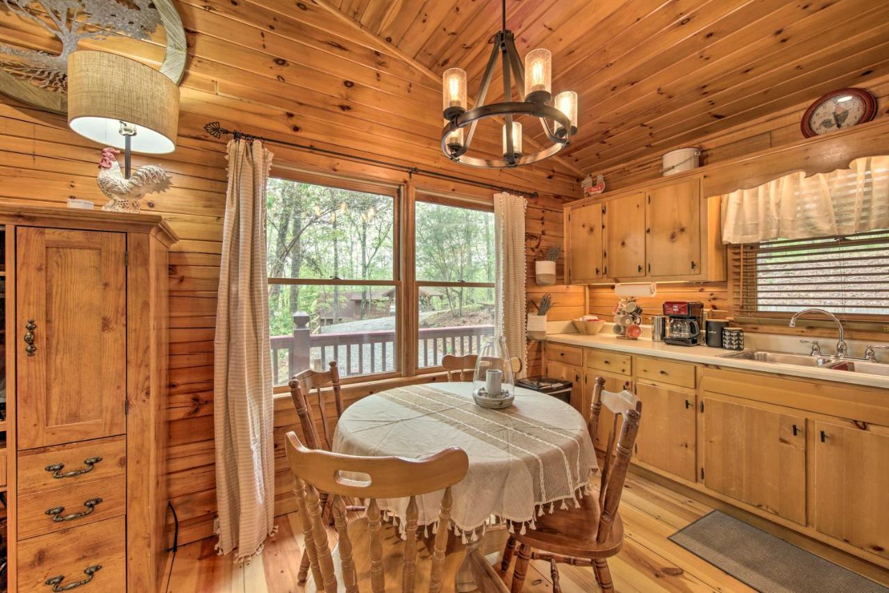 Peaceful Blue Ridge Cabin With Decks And Fire Pit Екстериор снимка
