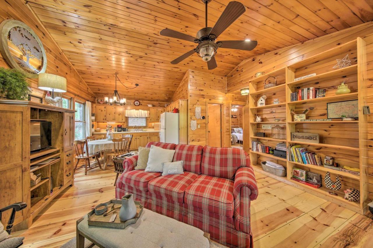 Peaceful Blue Ridge Cabin With Decks And Fire Pit Екстериор снимка