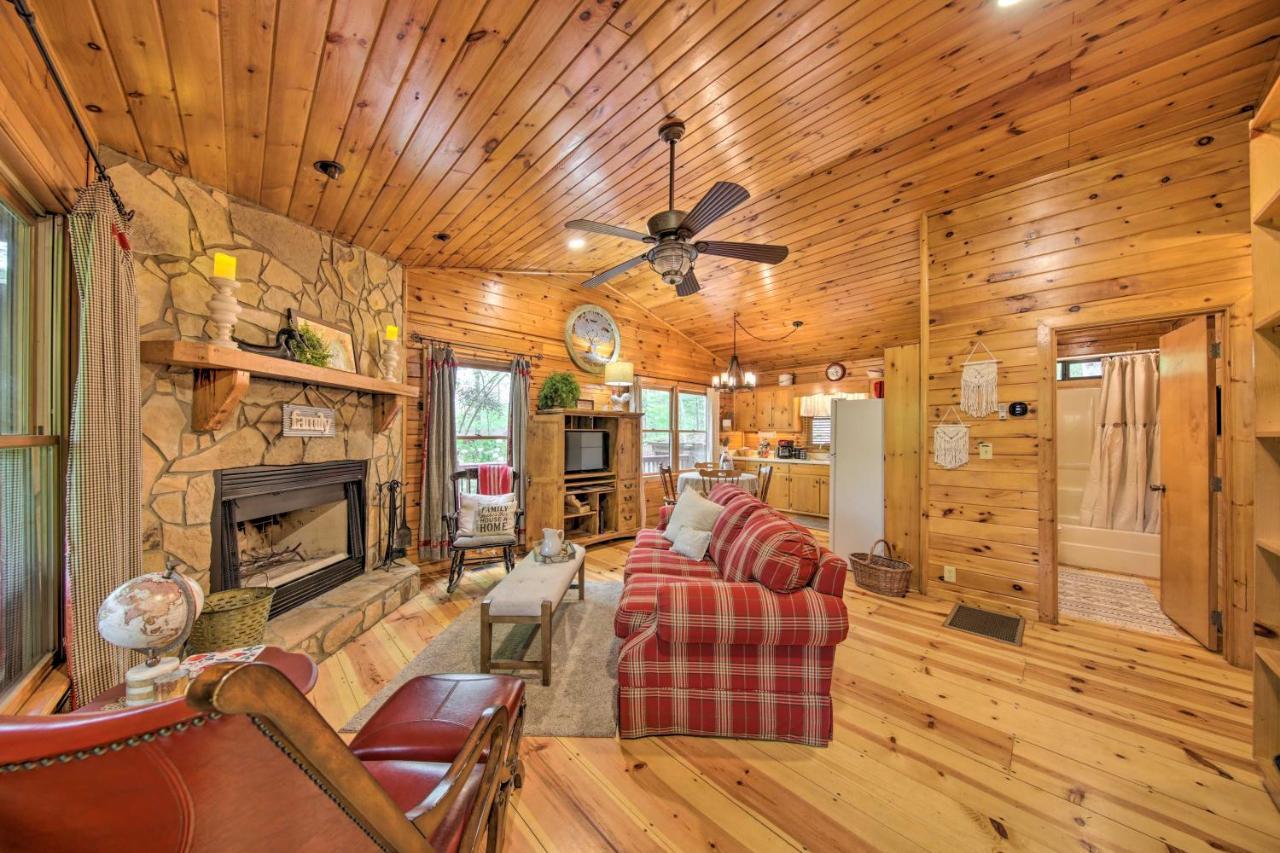 Peaceful Blue Ridge Cabin With Decks And Fire Pit Екстериор снимка