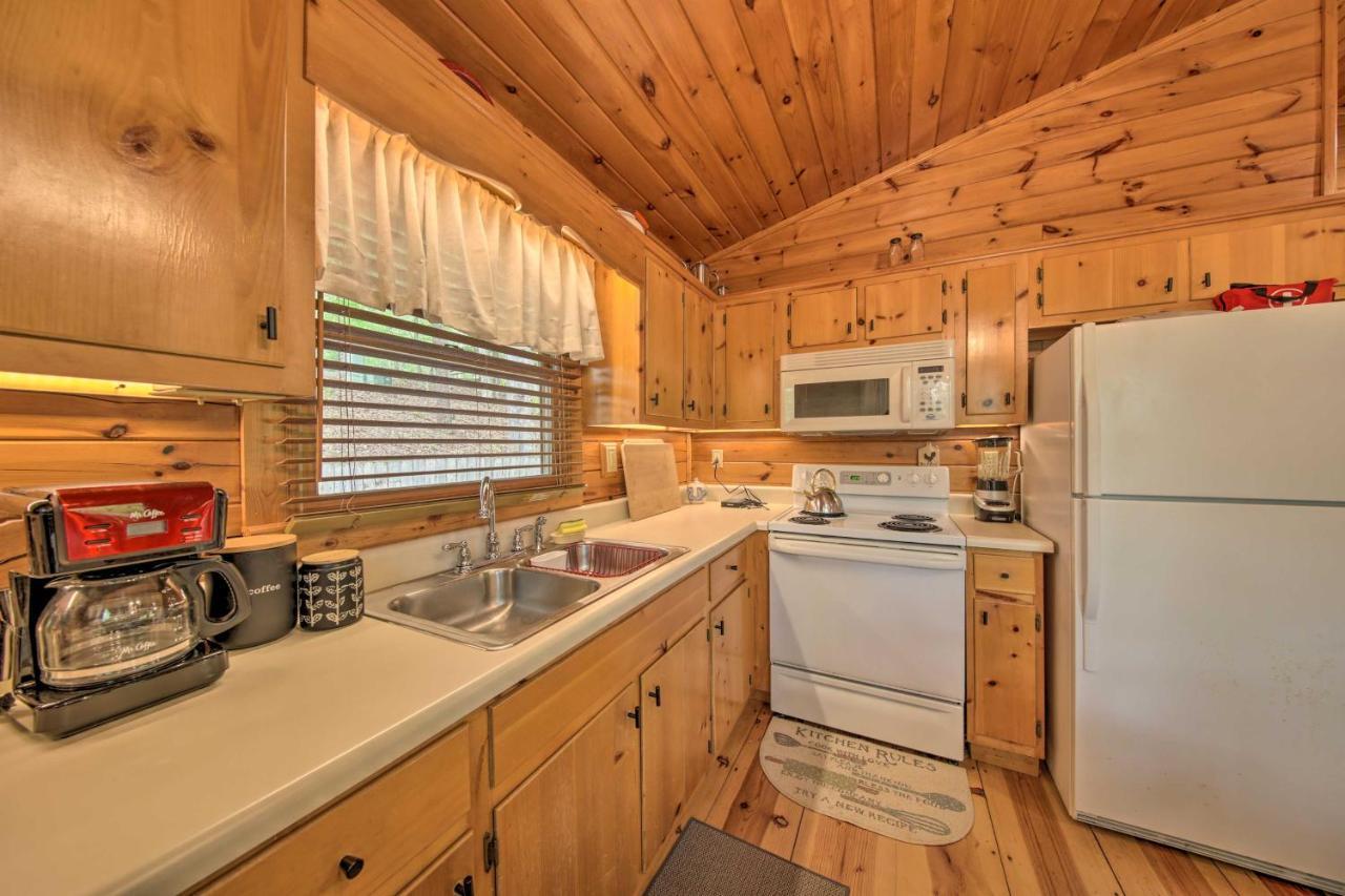 Peaceful Blue Ridge Cabin With Decks And Fire Pit Екстериор снимка