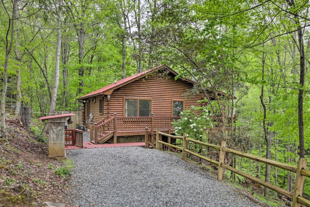 Peaceful Blue Ridge Cabin With Decks And Fire Pit Екстериор снимка