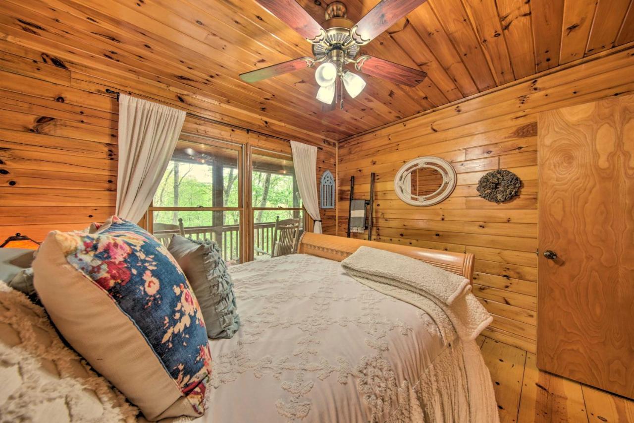 Peaceful Blue Ridge Cabin With Decks And Fire Pit Екстериор снимка