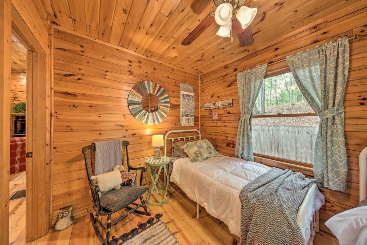 Peaceful Blue Ridge Cabin With Decks And Fire Pit Екстериор снимка