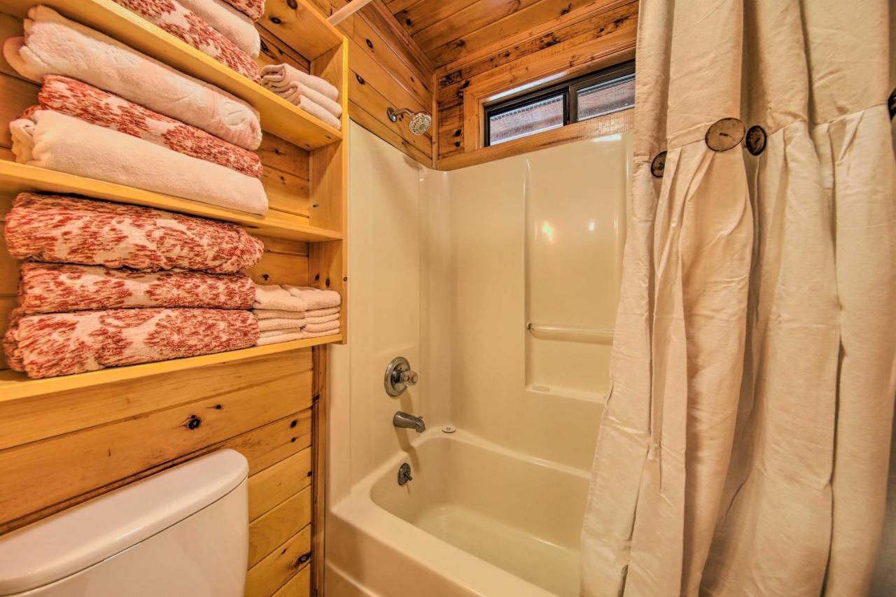 Peaceful Blue Ridge Cabin With Decks And Fire Pit Екстериор снимка