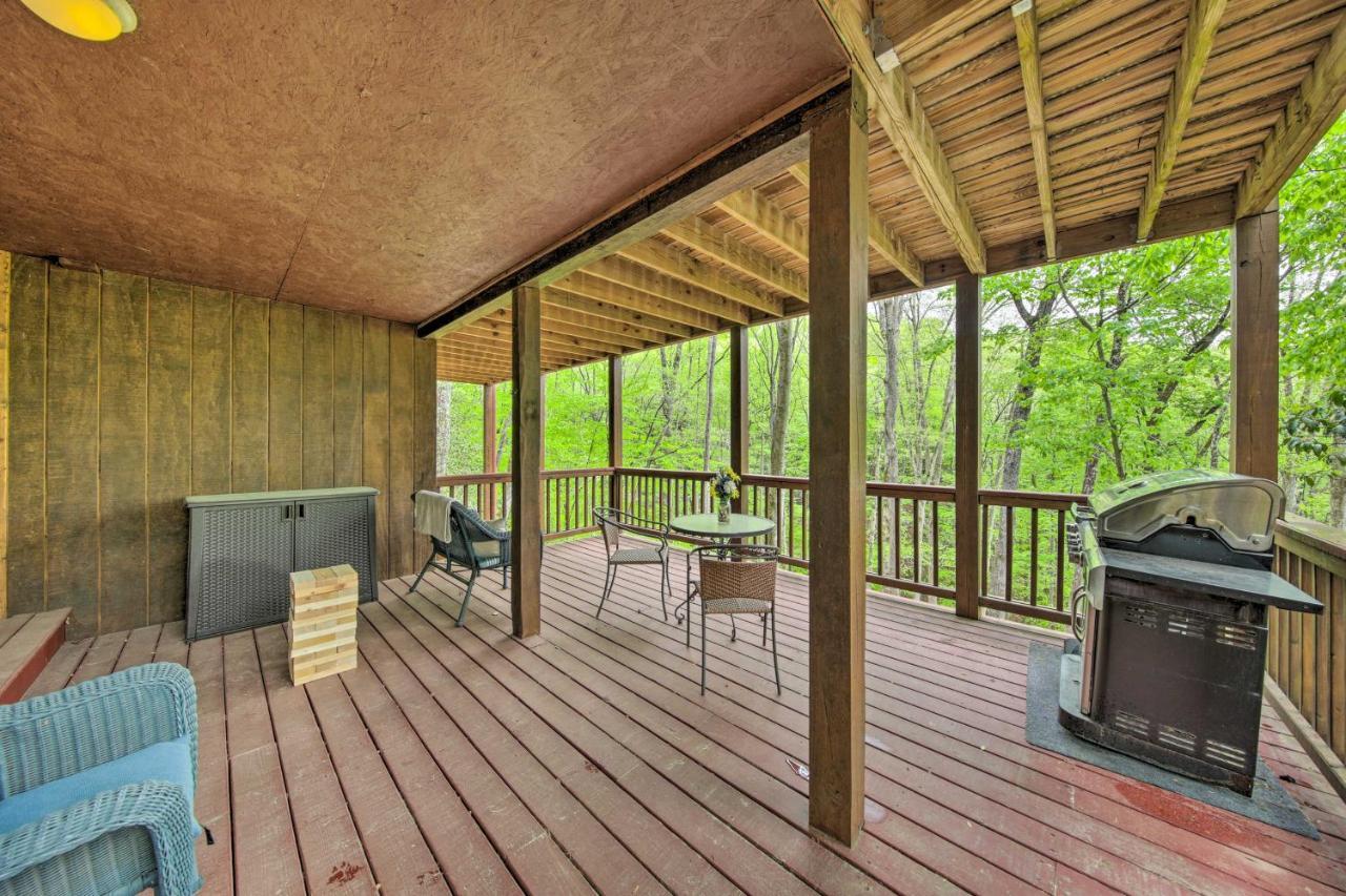 Peaceful Blue Ridge Cabin With Decks And Fire Pit Екстериор снимка